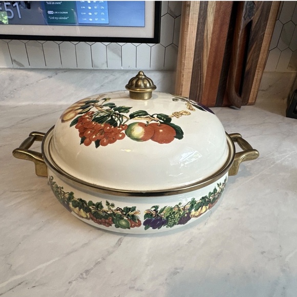 🍇 Vintage Fruit & Vegetable Ceramic Covered Casserole Dish 🍑 - Picture 4 of 7